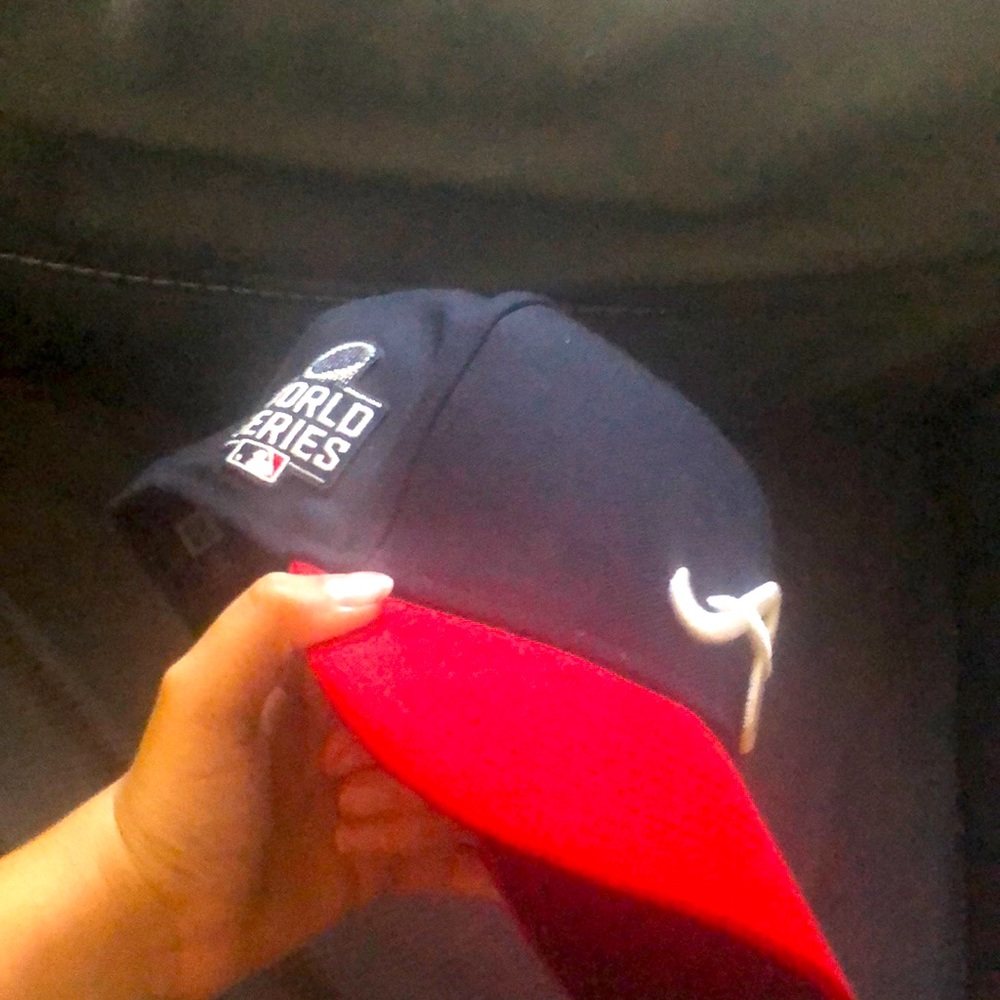 Atlanta Braves New Era Hat size 7 1/4 Worn once good condition with patch